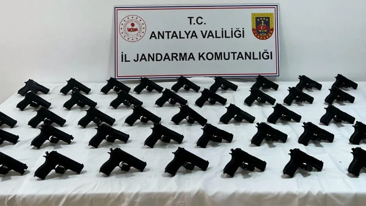 Serik İlçesinde Jandarma ekiplerince 45 adet ruhsatsız tabanca ele geçirildi