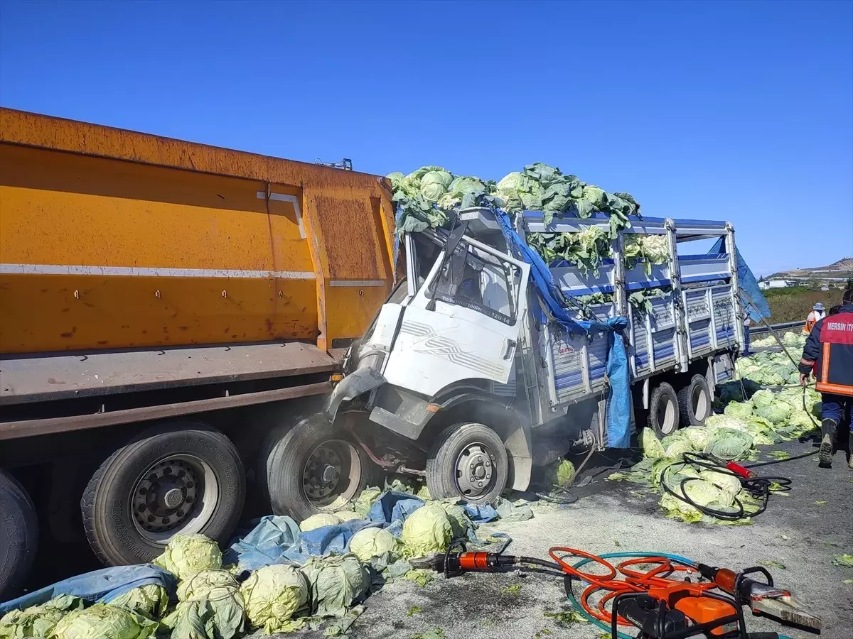 Tarsus’ta Kamyon Yangını: Sürücü Kurtarıldı