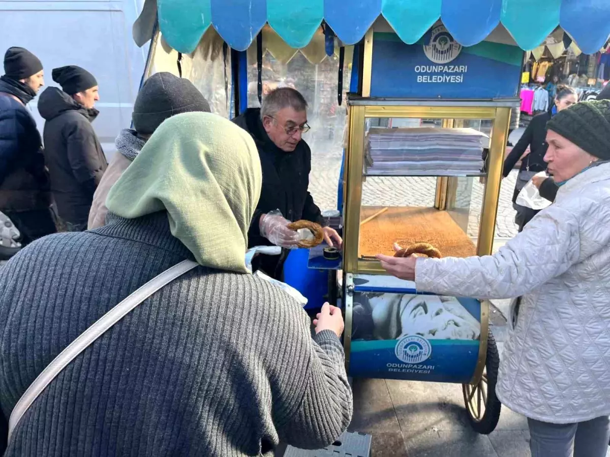 Eskişehir’de Bedava Simit Dağıtımı