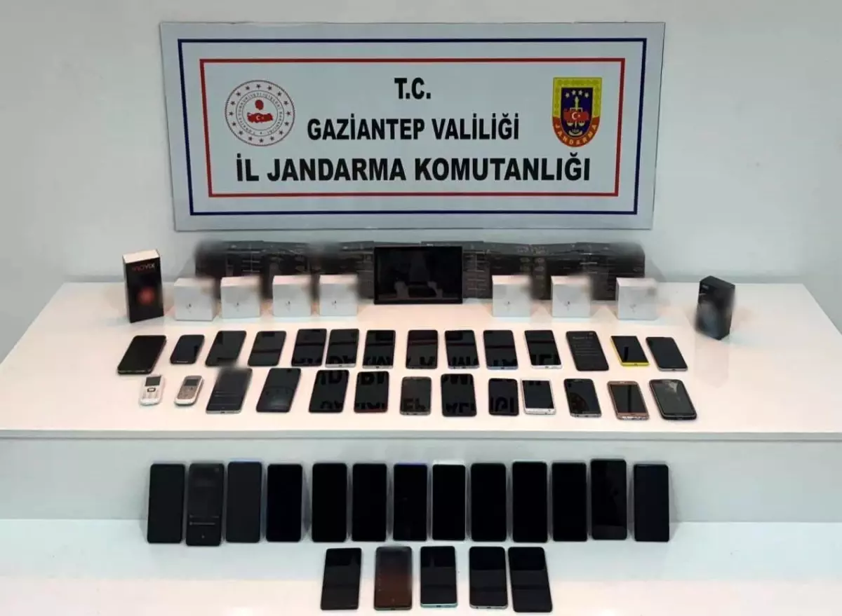 Gaziantep’te Kaçak Cep Telefonu Operasyonu: 1.2 Milyon TL Değerinde Ele Geçirildi