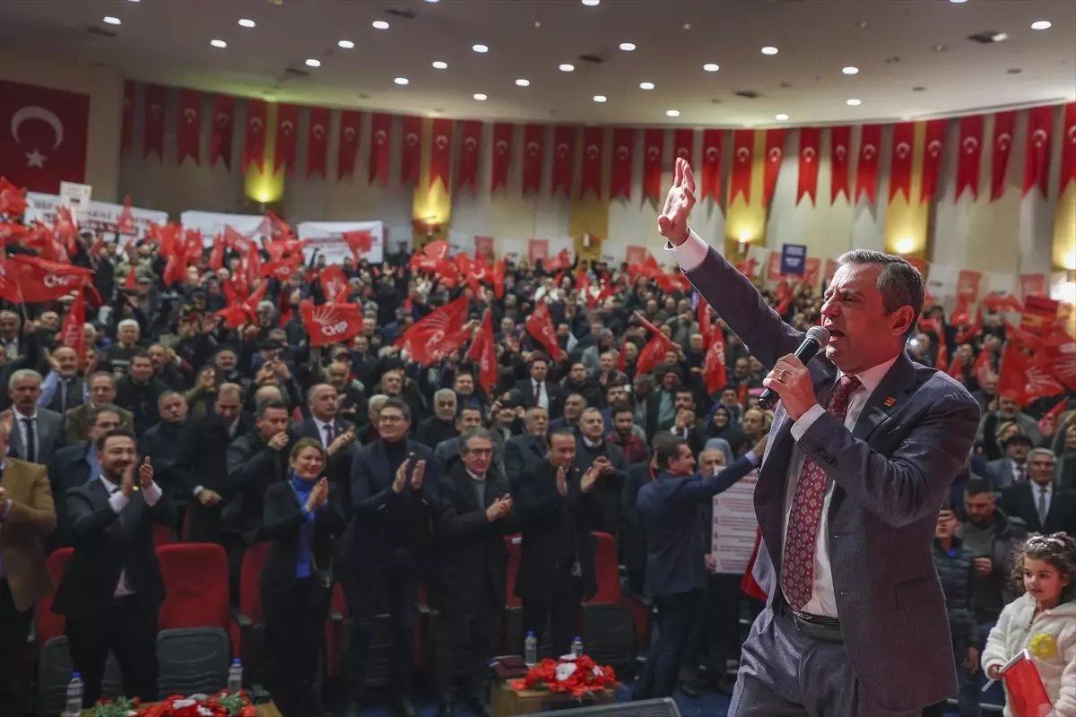 Özgür Özel Erzurum’da Halk Buluşması Düzenledi